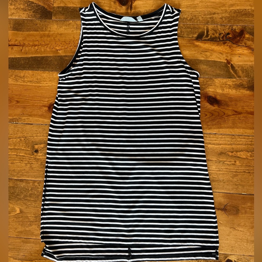 Athleta size Small long tank w/slits black white stripe, soft and stretchy